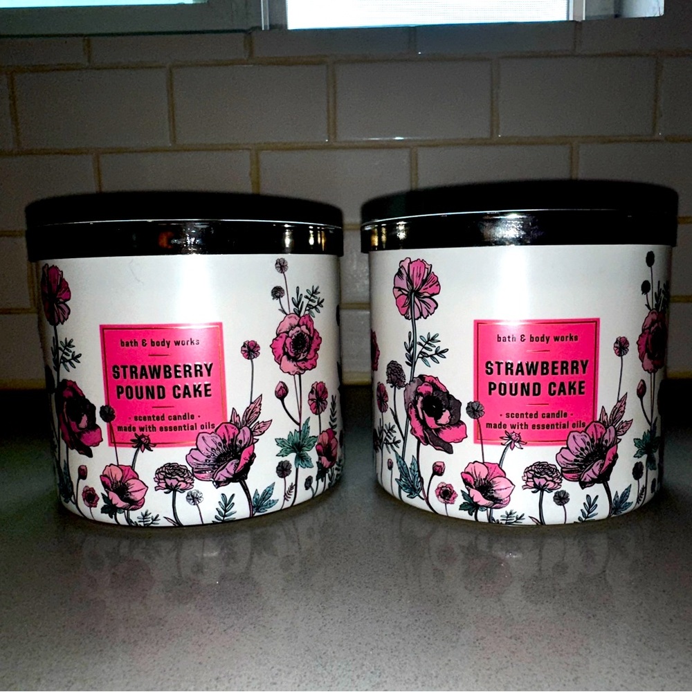 2 BBW Strawberry Pound Cake 3 Wick Candles